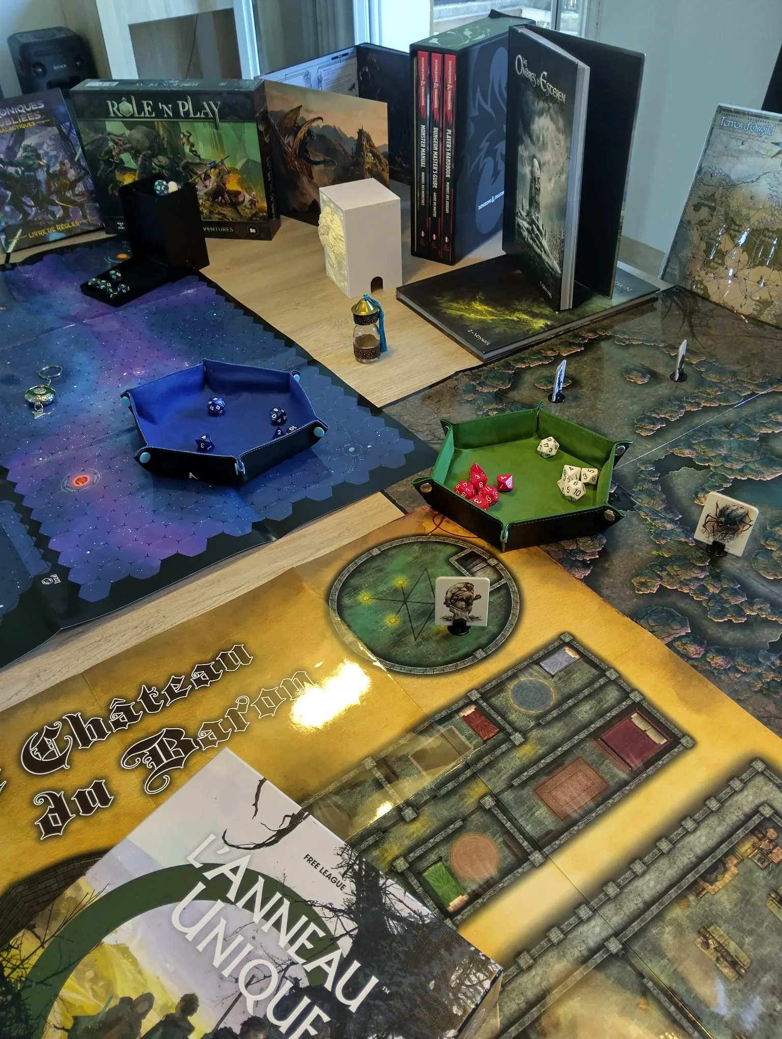 Maître de Jeu de rôle (MJ) vous guide dans des aventures épiques et personnalisées. Aventure sans limites, récit vivant et transformateur.