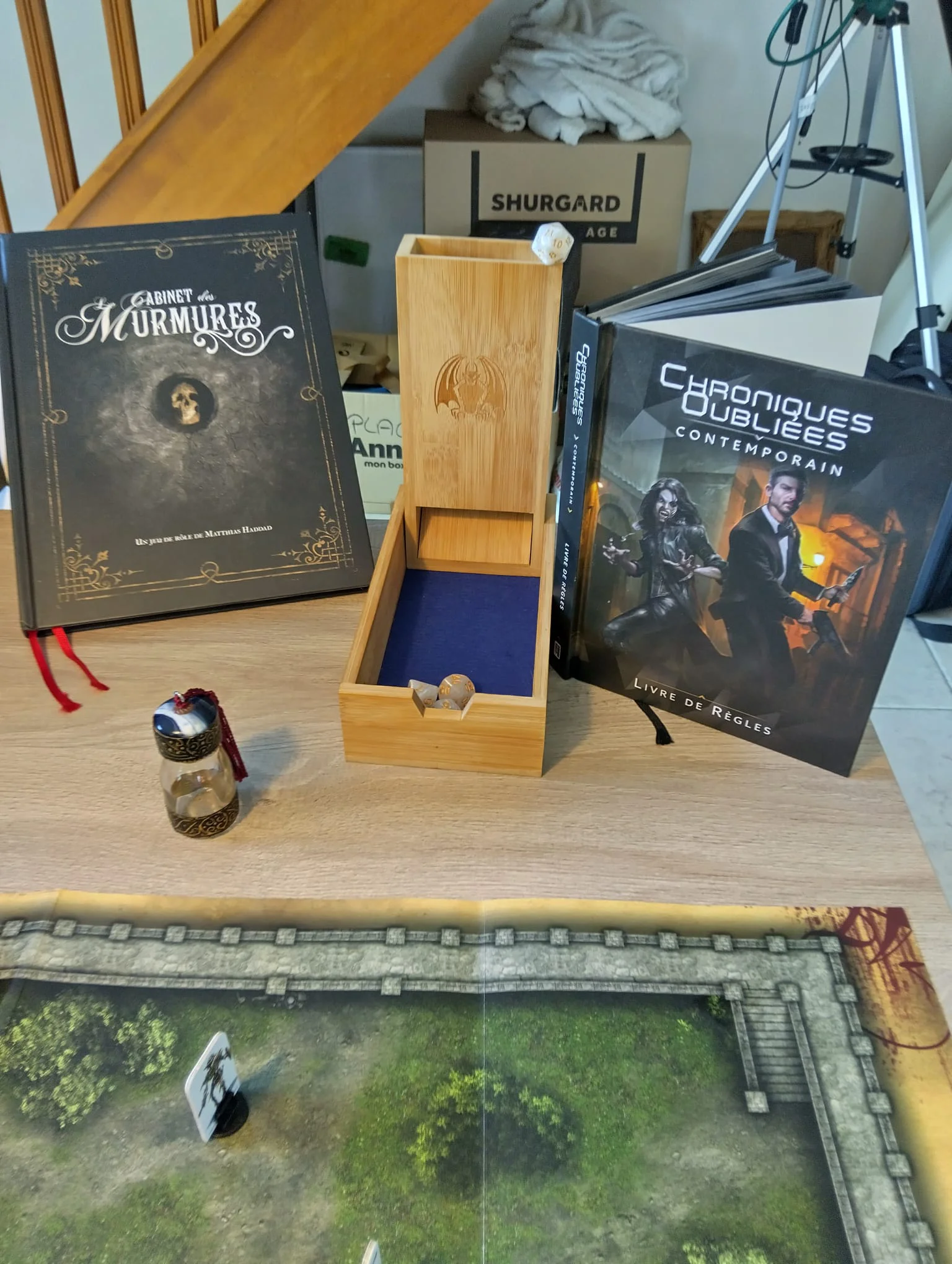 Maître de Jeu de rôle (MJ) vous guide dans des aventures épiques et personnalisées. Aventure sans limites, récit vivant et transformateur.