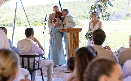 Maître de cérémonie de mariage laïque, rituel personnalisé, fidèle à votre histoire et à vos valeurs. Moments inoubliables pour vous et vos invités.